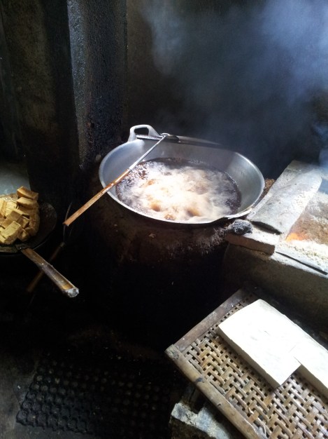 Bubble, bubble......man, this pan was smokin' 